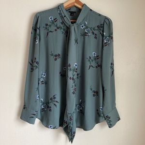 Ann Taylor beautiful floral top